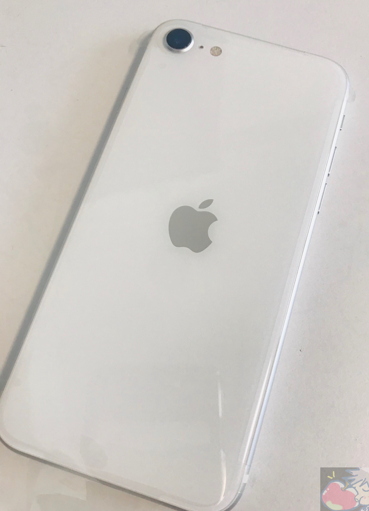 販売売れ済  ホワイト iPhoneSE2 スマートフォン本体